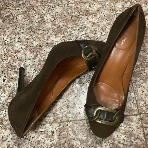 Calvin Klein suede heels with buckle - Picture 5 of 5